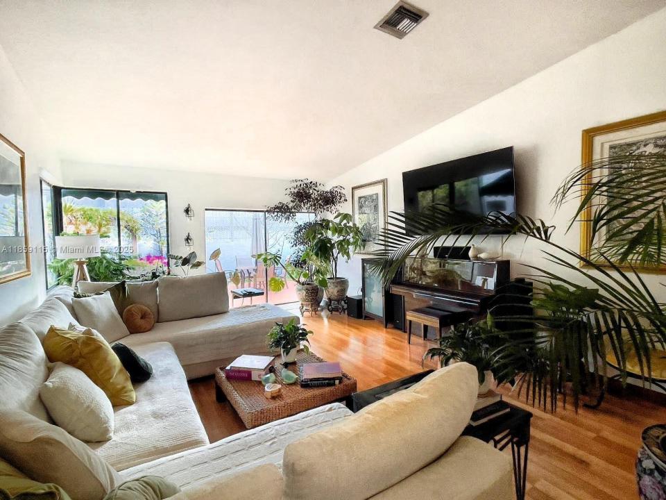 618 NE 195th St 0, Miami, Florida 33179, HOA KỲ