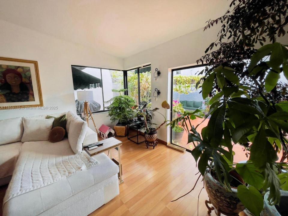 618 NE 195th St 0, Miami, Florida 33179, HOA KỲ