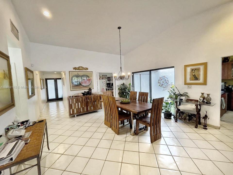 618 NE 195th St 0, Miami, Florida 33179, HOA KỲ