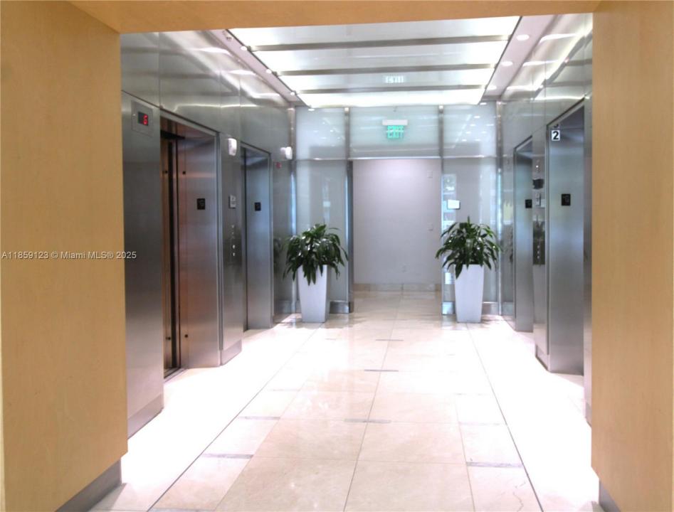 2101 Brickell Ave 1711, Miami, Флорида 33129, Соединенные Штаты