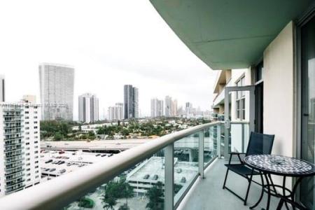 19390 Collins Ave 1614, Sunny Isles Beach, Florida 33160, USA