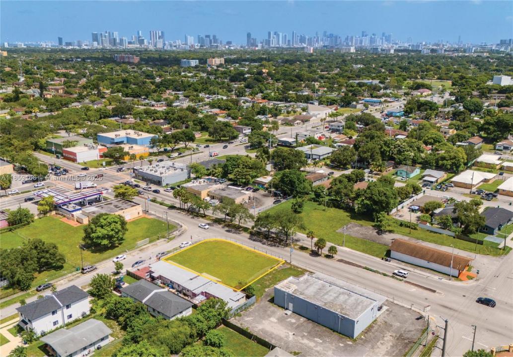 2263 NW 62nd St, Miami, Florida 33147, Estados Unidos