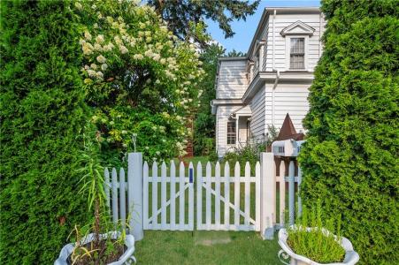10 Hendricks Street, South Kingstown, רוד איילנד 02879, ארצות הברית של אמריקה