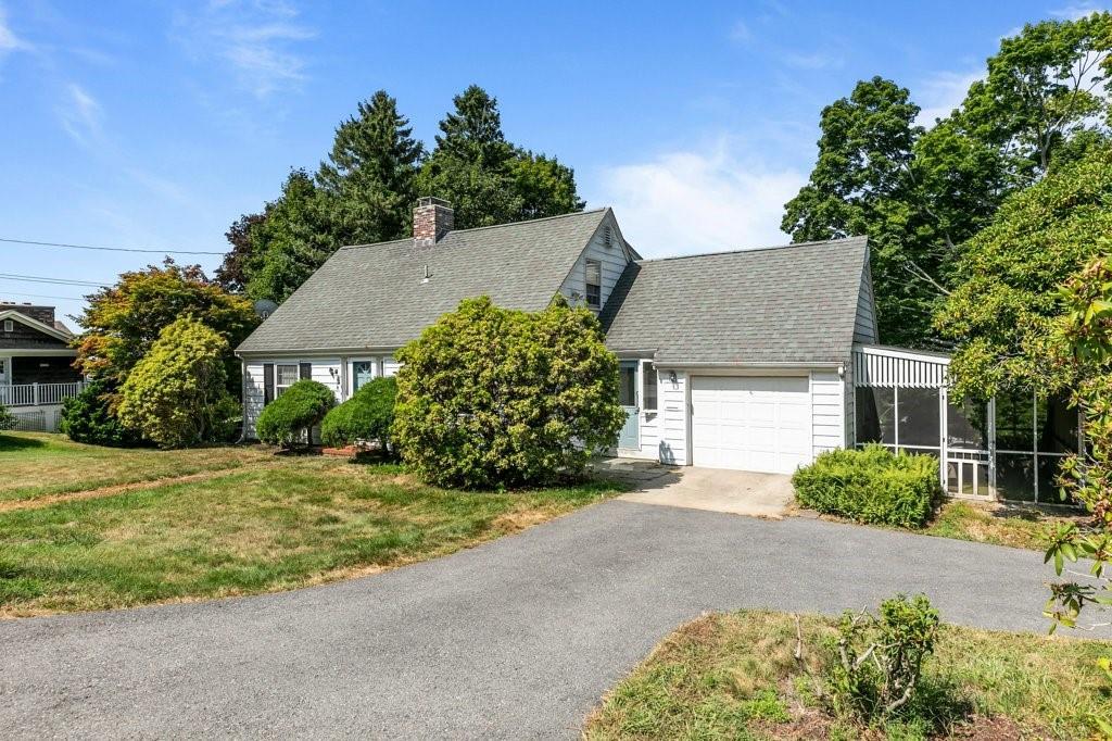 11 West Avenue, Tiverton, Rhode Island 02878, USA
