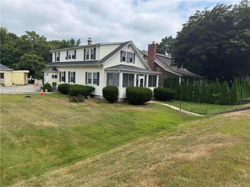 83 Farnum Pike, Smithfield, Rhode Island 02917