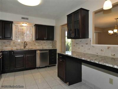 77 HOFFMAN Avenue C, Cranston, Rhode Island 02920, Estados Unidos