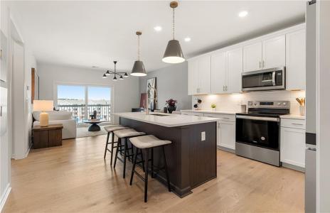 141 East Point Drive 404, East Providence, Rhode Island 02916, États-Unis