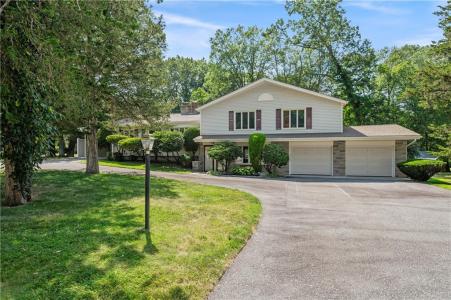 1 Rocky Crest Road, Cumberland, Rhode Island 02864, États-Unis