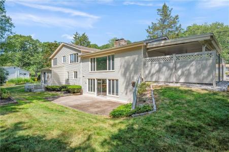1 Rocky Crest Road, Cumberland, Rhode Island 02864, États-Unis