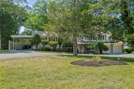 1 Rocky Crest Road, Cumberland, Rhode Island 02864, États-Unis