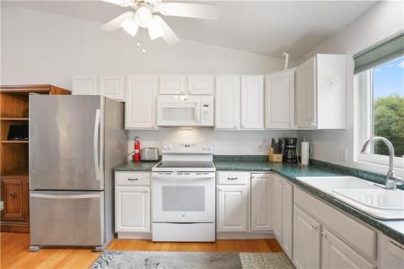 40 Charlene Avenue, Westerly, Rhode Island 02891, USA