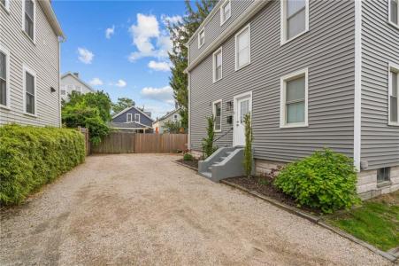 3 Sharon Court, Newport, Rhode Island 02840, USA