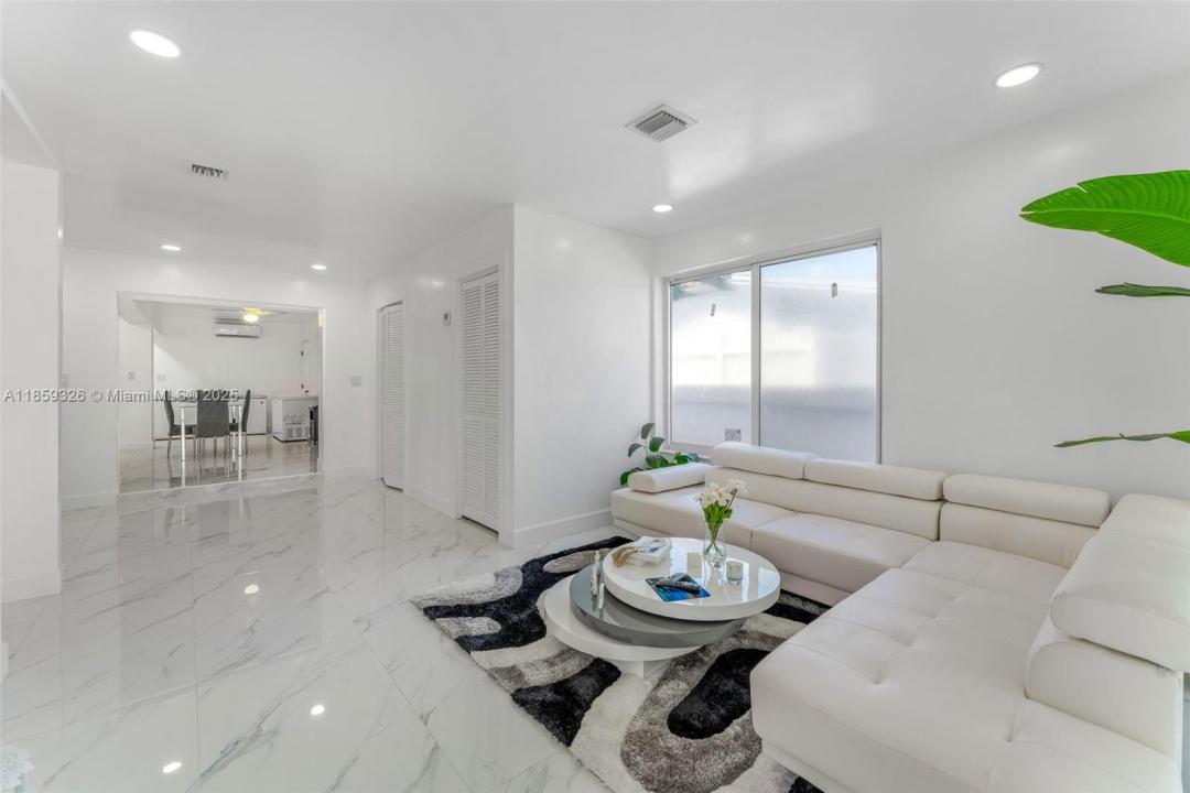 730 Curtiss Dr, Opa-Locka, 佛罗里达州 33054, 美国