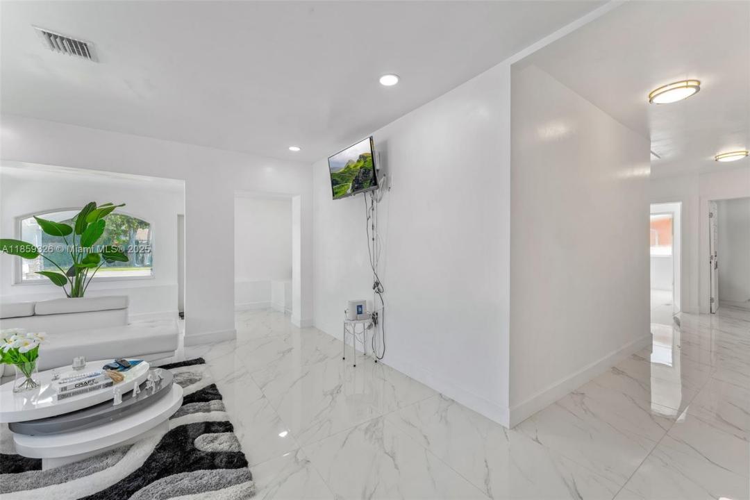 730 Curtiss Dr, Opa-Locka, 佛罗里达州 33054, 美国