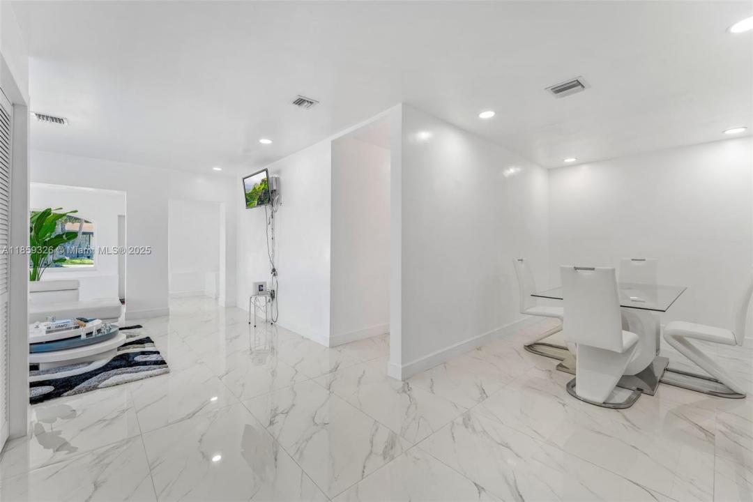 730 Curtiss Dr, Opa-Locka, 佛罗里达州 33054, 美国