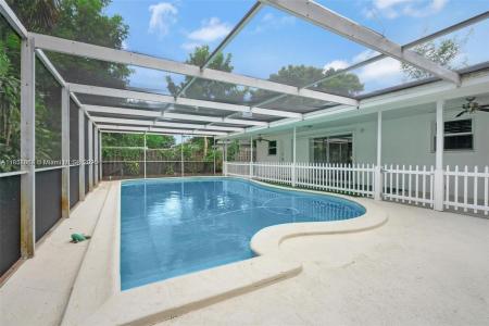 535 NE 158th St, Miami, Florida 33162, USA