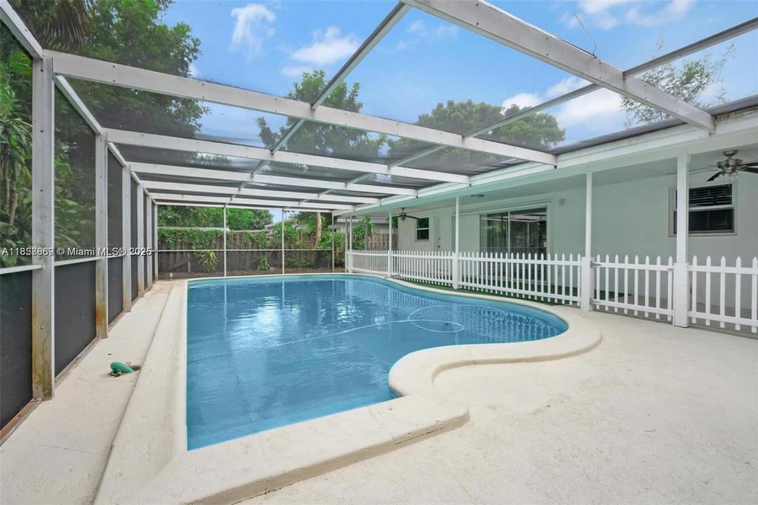 535 NE 158th St, Miami, פלורידה 33162, ארצות הברית של אמריקה