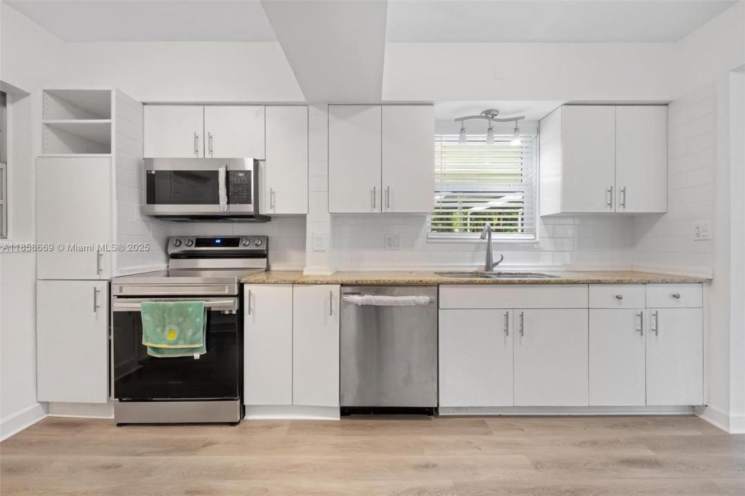 535 NE 158th St, Miami, פלורידה 33162, ארצות הברית של אמריקה