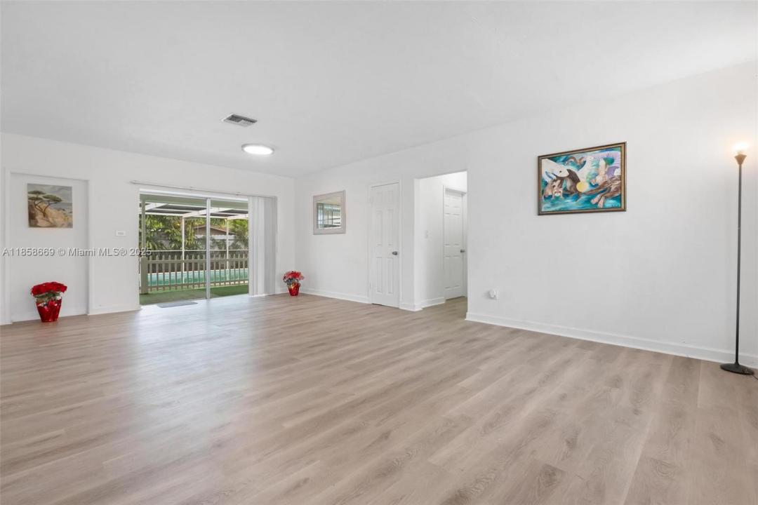 535 NE 158th St, Miami, פלורידה 33162, ארצות הברית של אמריקה
