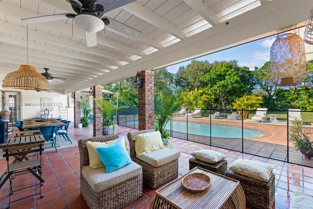 11420 SW 80th Rd, Pinecrest, Florida 33156