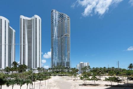 100 Bayview Dr 210, Sunny Isles Beach, Florida 33160, USA
