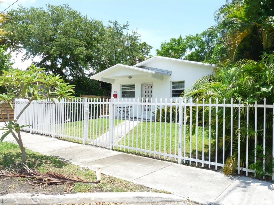 453 NE 70th St 455, Miami, Флорида 33138, Соединенные Штаты