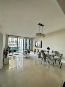 1050 Brickell Ave 1504, Miami, Florida 33131, USA
