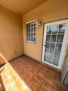17415 NW 75th Pl 103, Hialeah, Florida 33015, USA