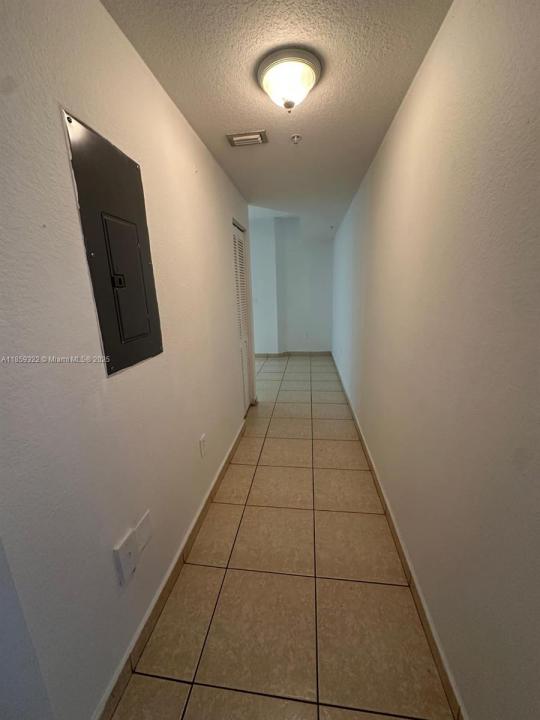 17415 NW 75th Pl 103, Hialeah, Florida 33015, USA