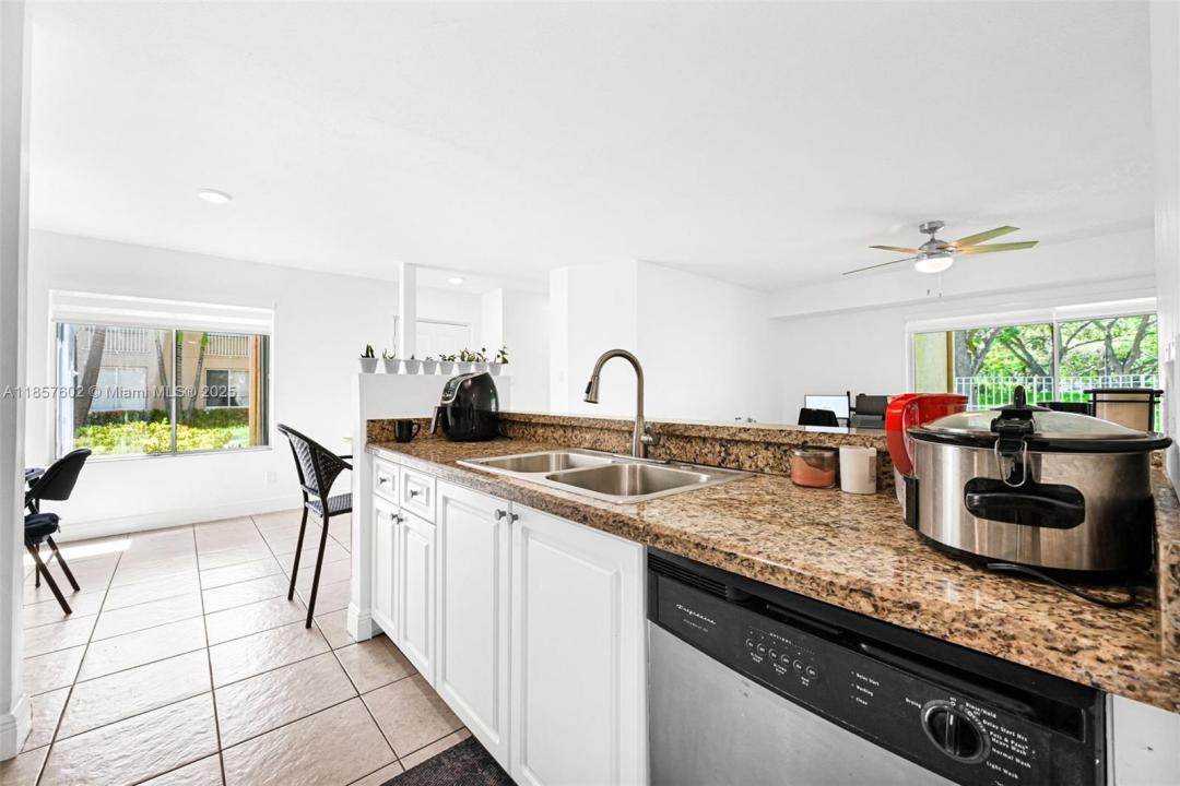 15770 SW 106th TER 102, Miami, Flórida 33196, Estados Unidos