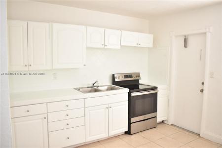 633 NW 6th Ct 1N, Hallandale Beach, Florida 33009, USA