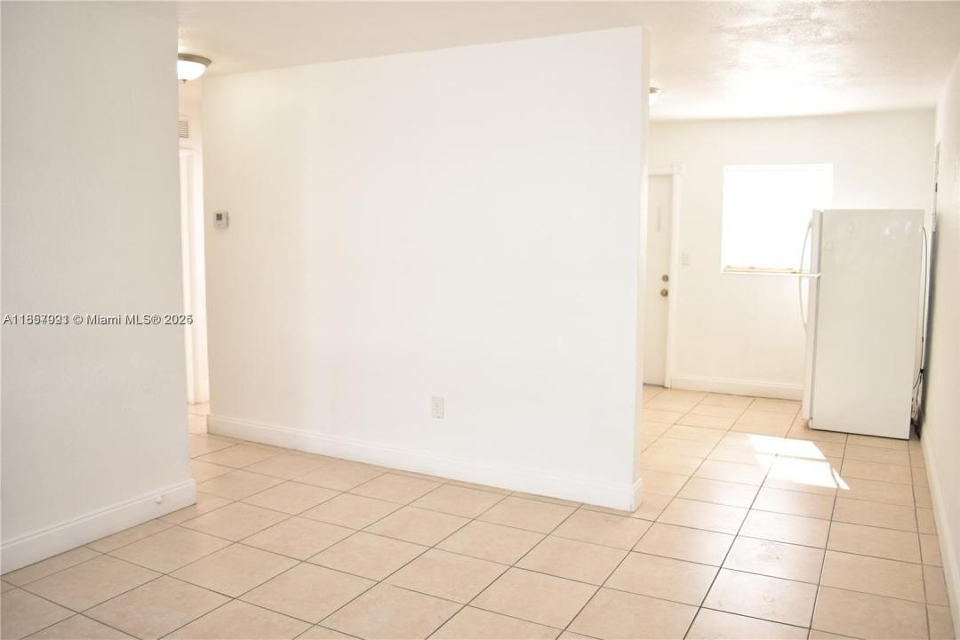 633 NW 6th Ct 1N, Hallandale Beach, Florida 33009
