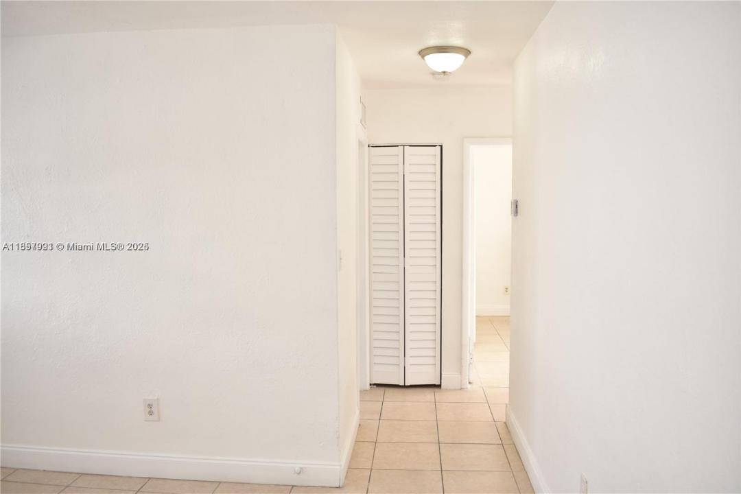 633 NW 6th Ct 1N, Hallandale Beach, Florida 33009