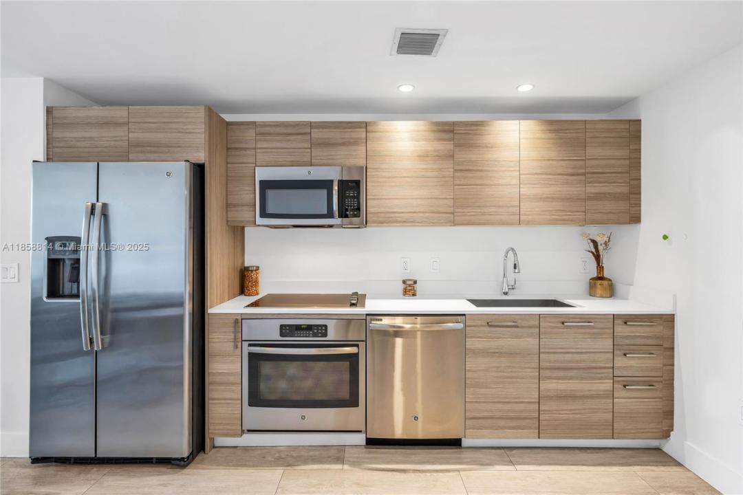 121 NE 34th St 1514, Miami, Florida 33137, USA
