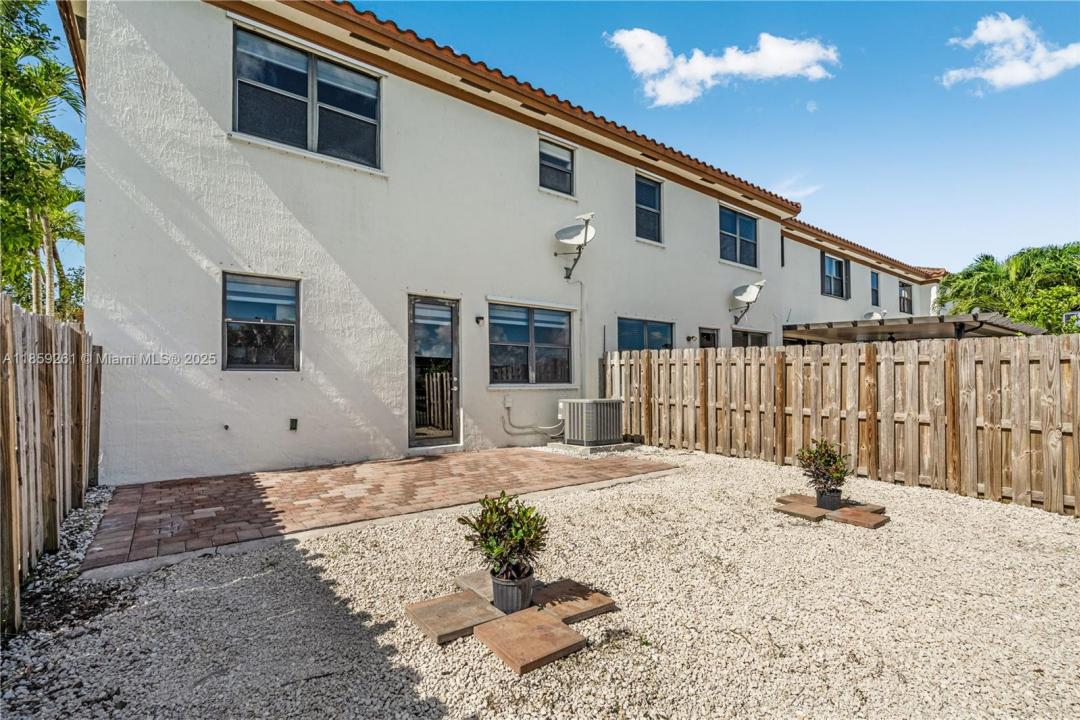 16620 SW 42nd Ter 16620, Miami, Florida 33185, USA