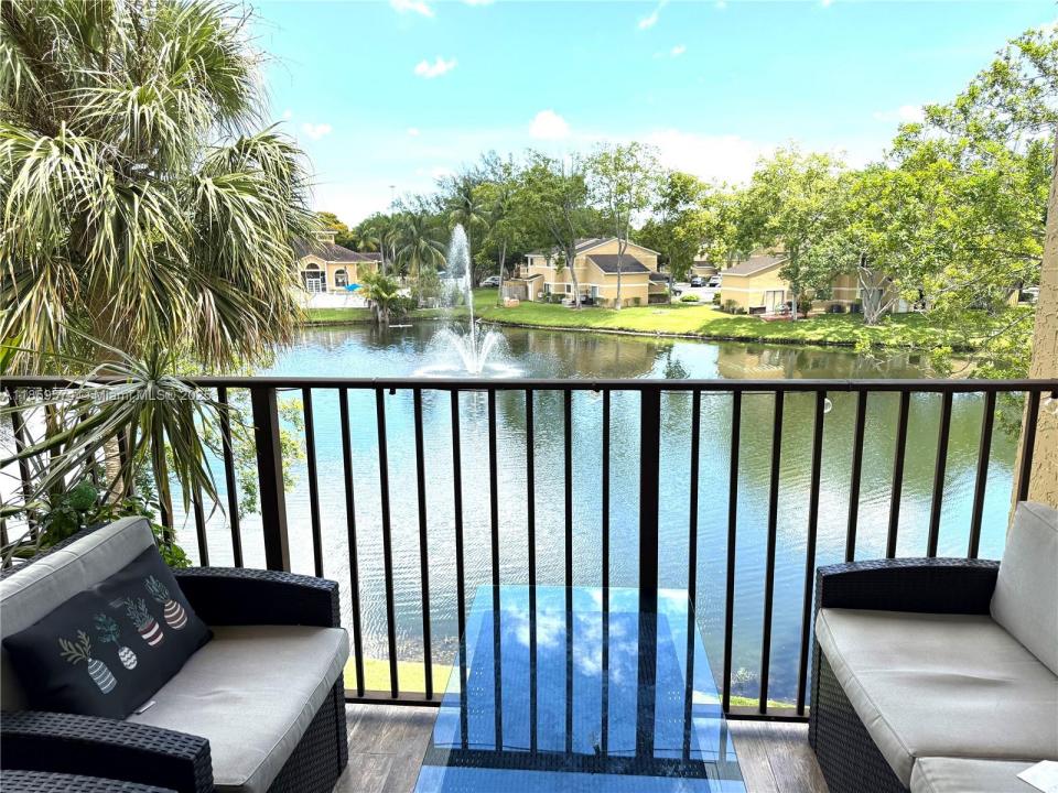 Pembroke Pines, Florida 33025