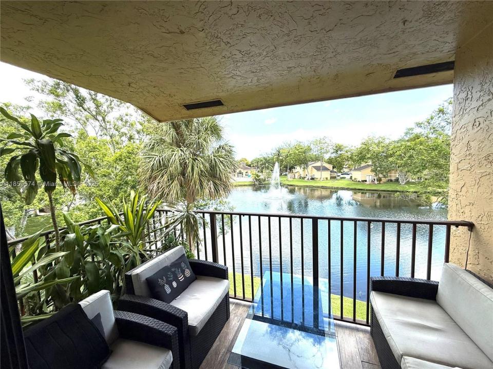 Pembroke Pines, Florida 33025