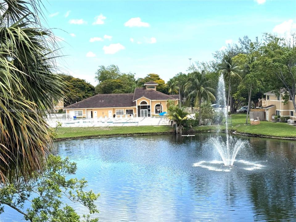 Pembroke Pines, Florida 33025