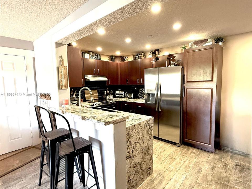 Pembroke Pines, Florida 33025