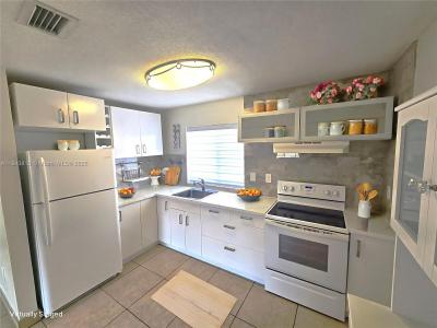 2775 W 61st St 203, Hialeah, Florida 33016, USA