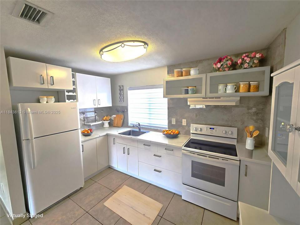 2775 W 61st St 203, Hialeah, Floride 33016, États-Unis