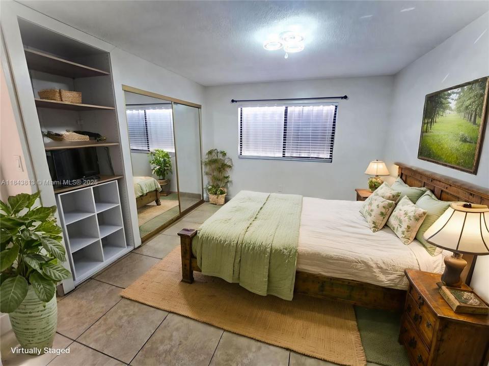 2775 W 61st St 203, Hialeah, Floride 33016, États-Unis