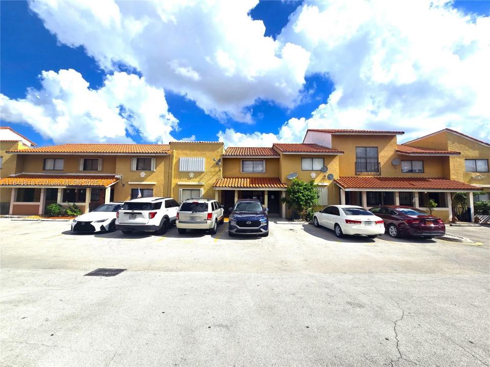 2775 W 61st St 203, Hialeah, Floride 33016, États-Unis