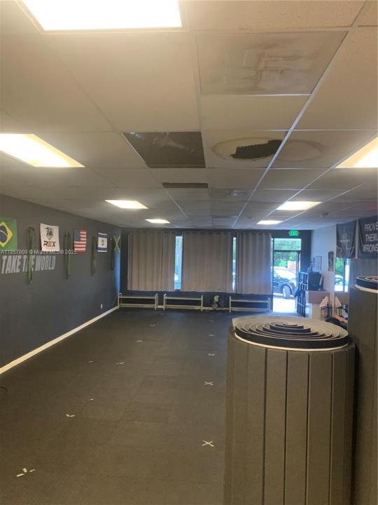 8471 W Oakland Park Blvd, Sunrise, Florida 33351, Amerika Birleşik Devletleri