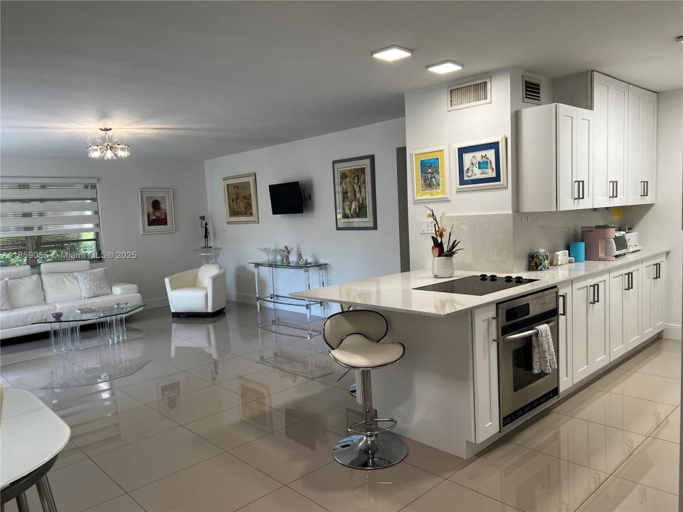 9350 SW 77th Ave G1, Miami, Флорида 33156, Соединенные Штаты