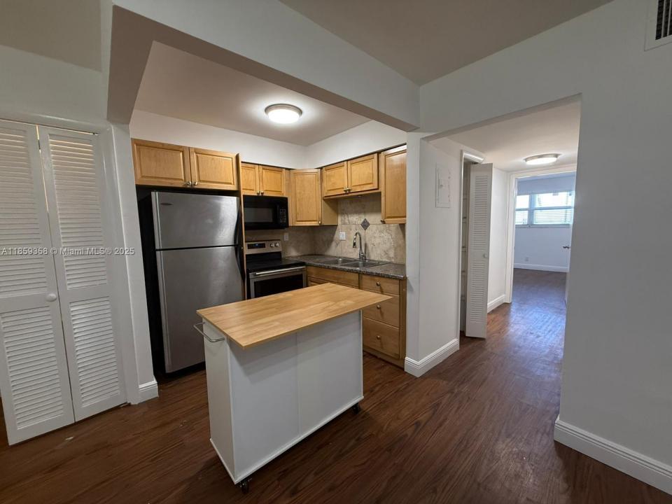 4050 NE 12th Ter 6-1, Oakland Park, Florida 33334, Estados Unidos