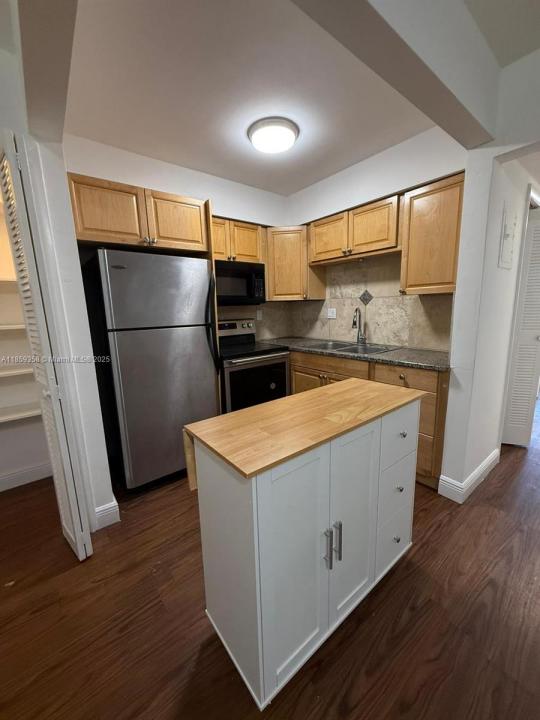 4050 NE 12th Ter 6-1, Oakland Park, Florida 33334, Estados Unidos