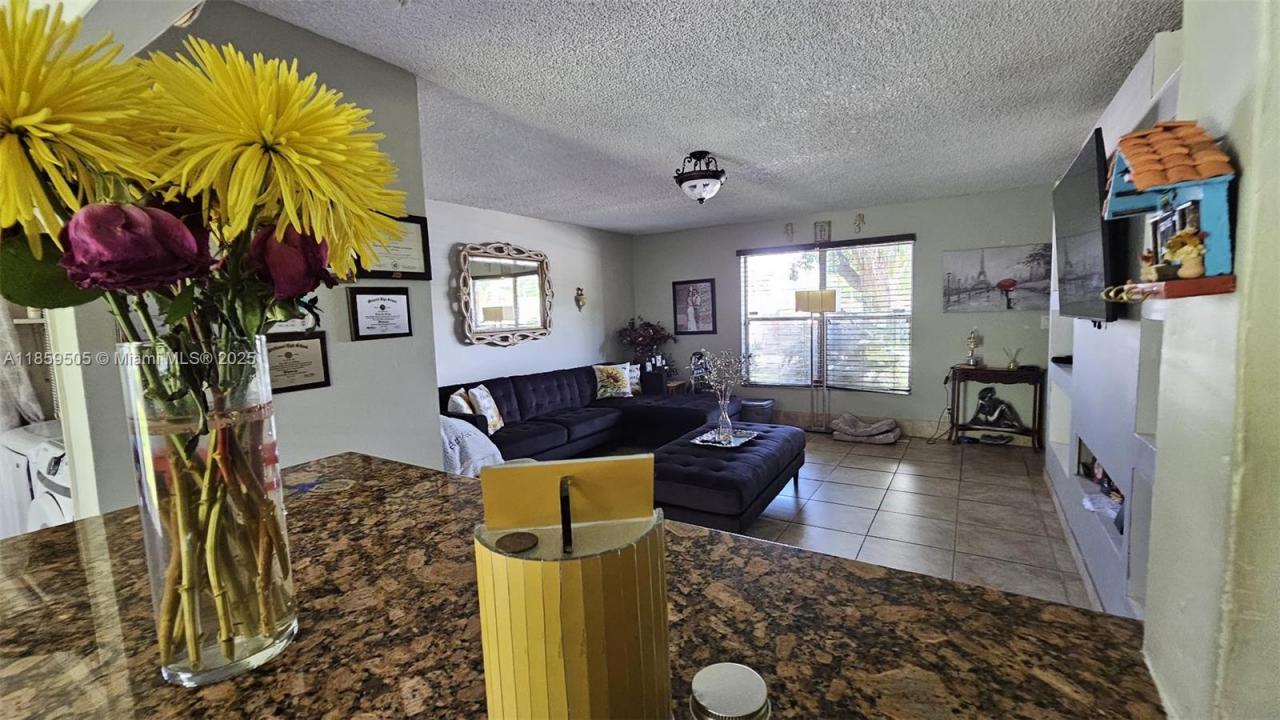 7501 Kimberly Blvd 104, North Lauderdale, Флорида 33068, Соединенные Штаты