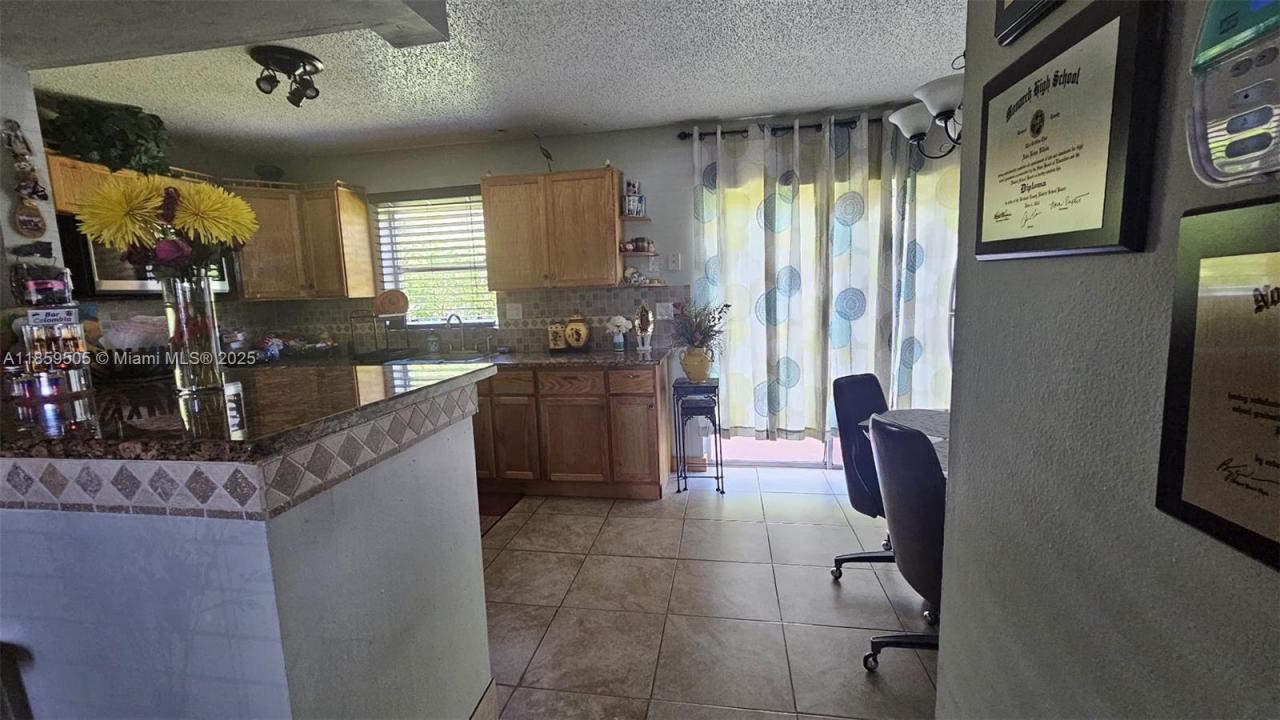 7501 Kimberly Blvd 104, North Lauderdale, Флорида 33068, Соединенные Штаты