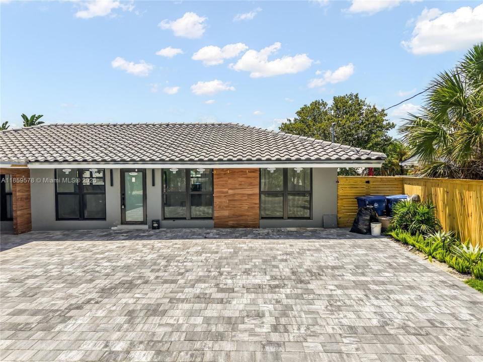 2417 NE 18th Ave, Wilton Manors, פלורידה 33305, ארצות הברית של אמריקה